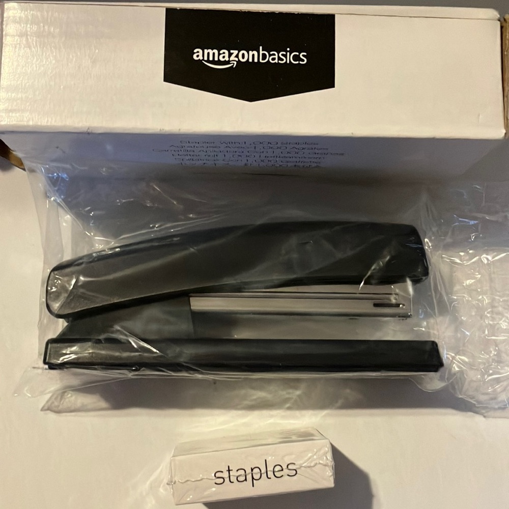 Black Stapler with‎ Staples